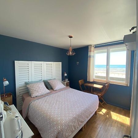 Chambre D'Hotes "Lumiere Du Cap" Vue Mer バルヌヴィル・カルトゥレ エクステリア 写真