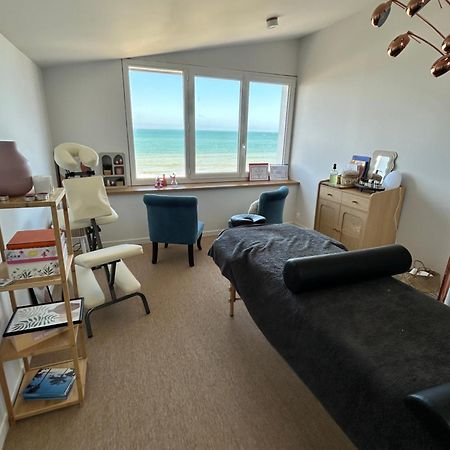 Chambre D'Hotes "Lumiere Du Cap" Vue Mer バルヌヴィル・カルトゥレ エクステリア 写真